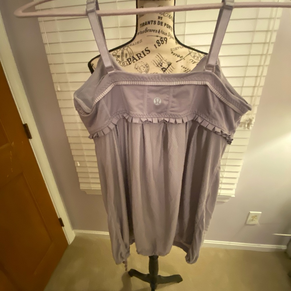Lululemon workout Top with builtin shelf bra (no cups) Ruffle Detail